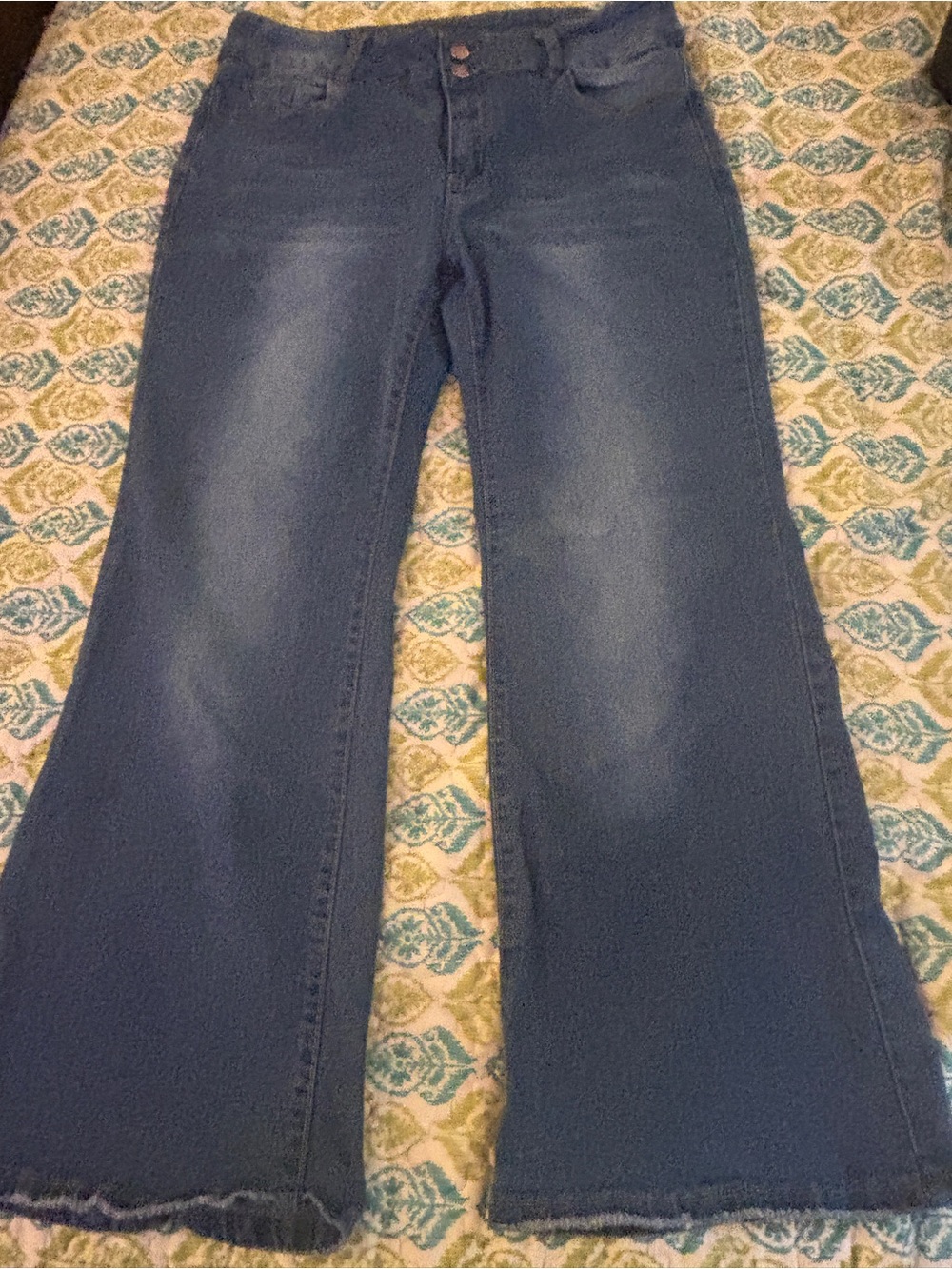 Like-new Women’s mid rise Wide Leg Jeans in Dark Blue